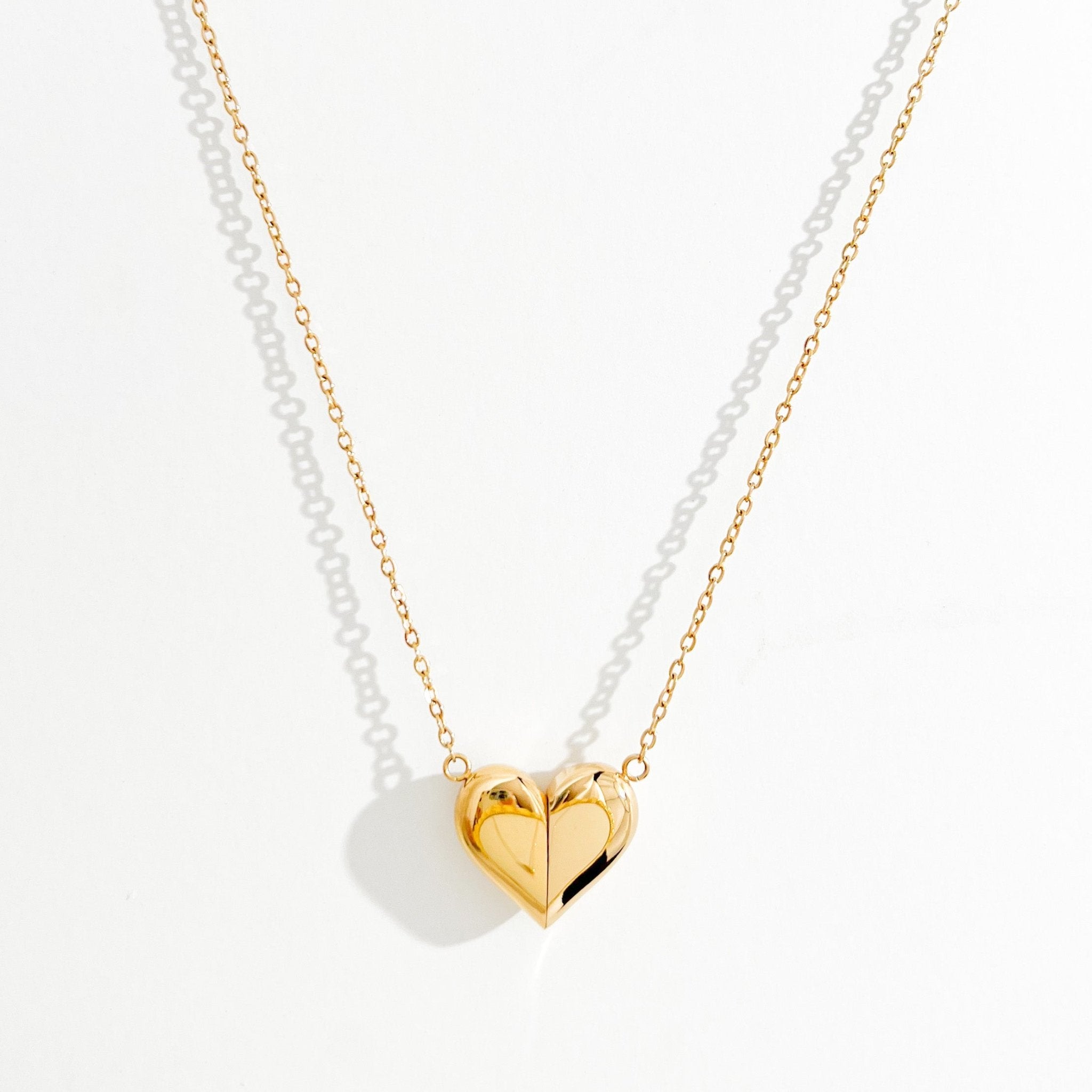 Magnetic Heart Necklace in Gold
