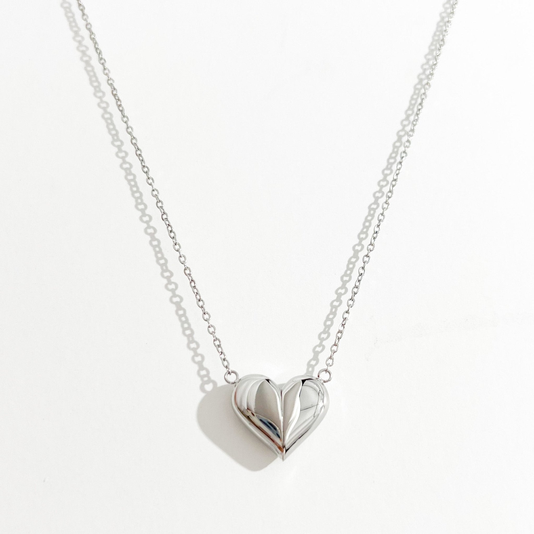 Magnetic Heart Necklace in Silver - Flaire & Co.