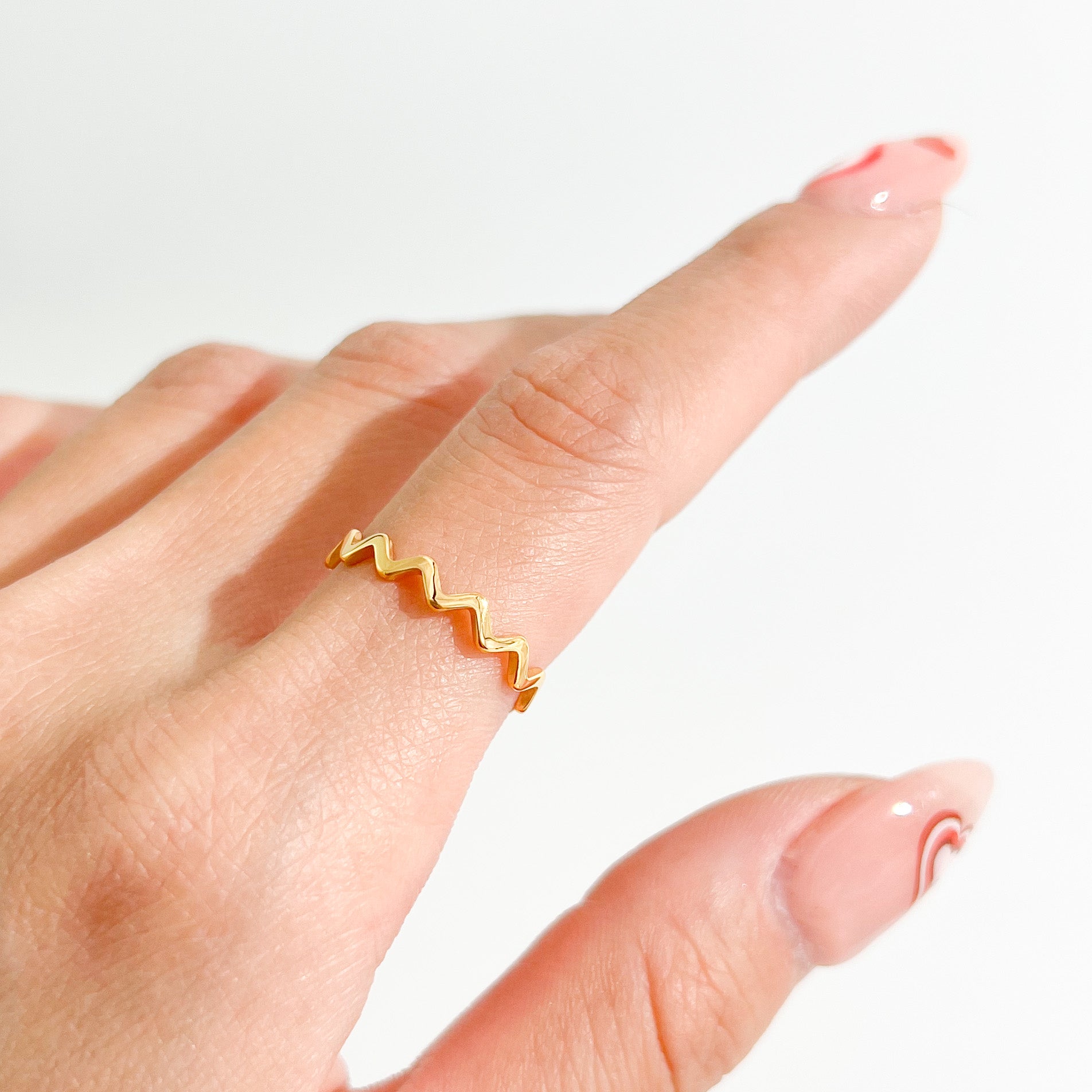 Making Waves Gold Ring - Flaire & Co.