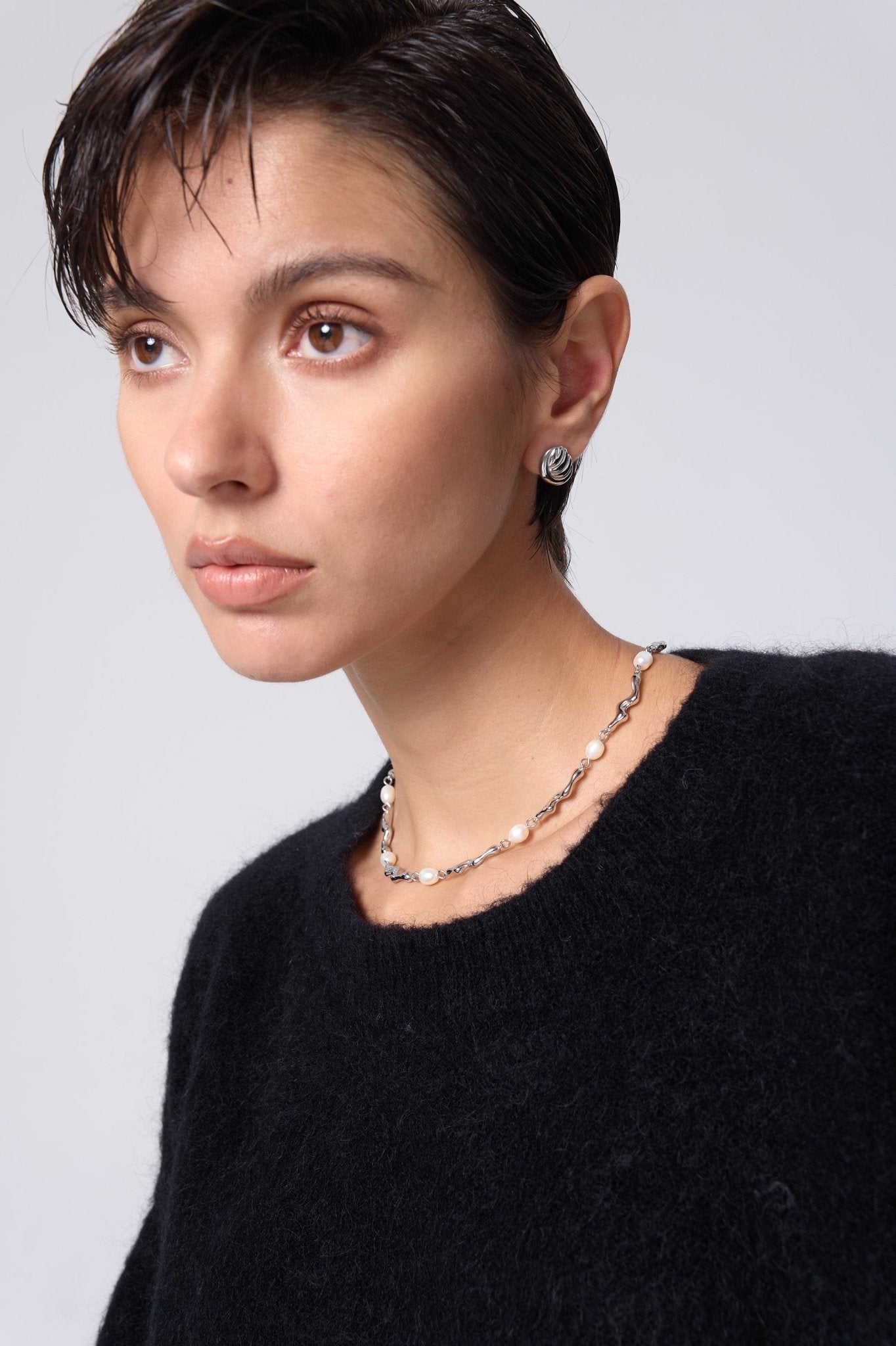 Norah Wave Stud Earrings - Flaire & Co.