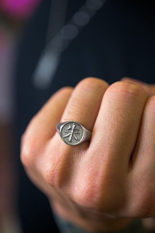 Scarlet Signet Ring (Anime Inspired Collection) - Flaire & Co.