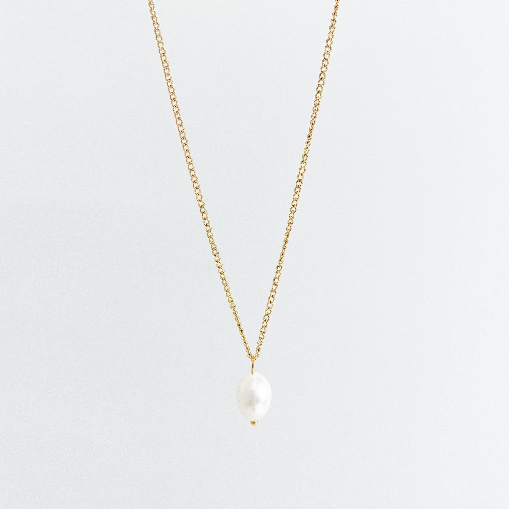 Single Pearl Necklace in Gold - Flaire & Co.