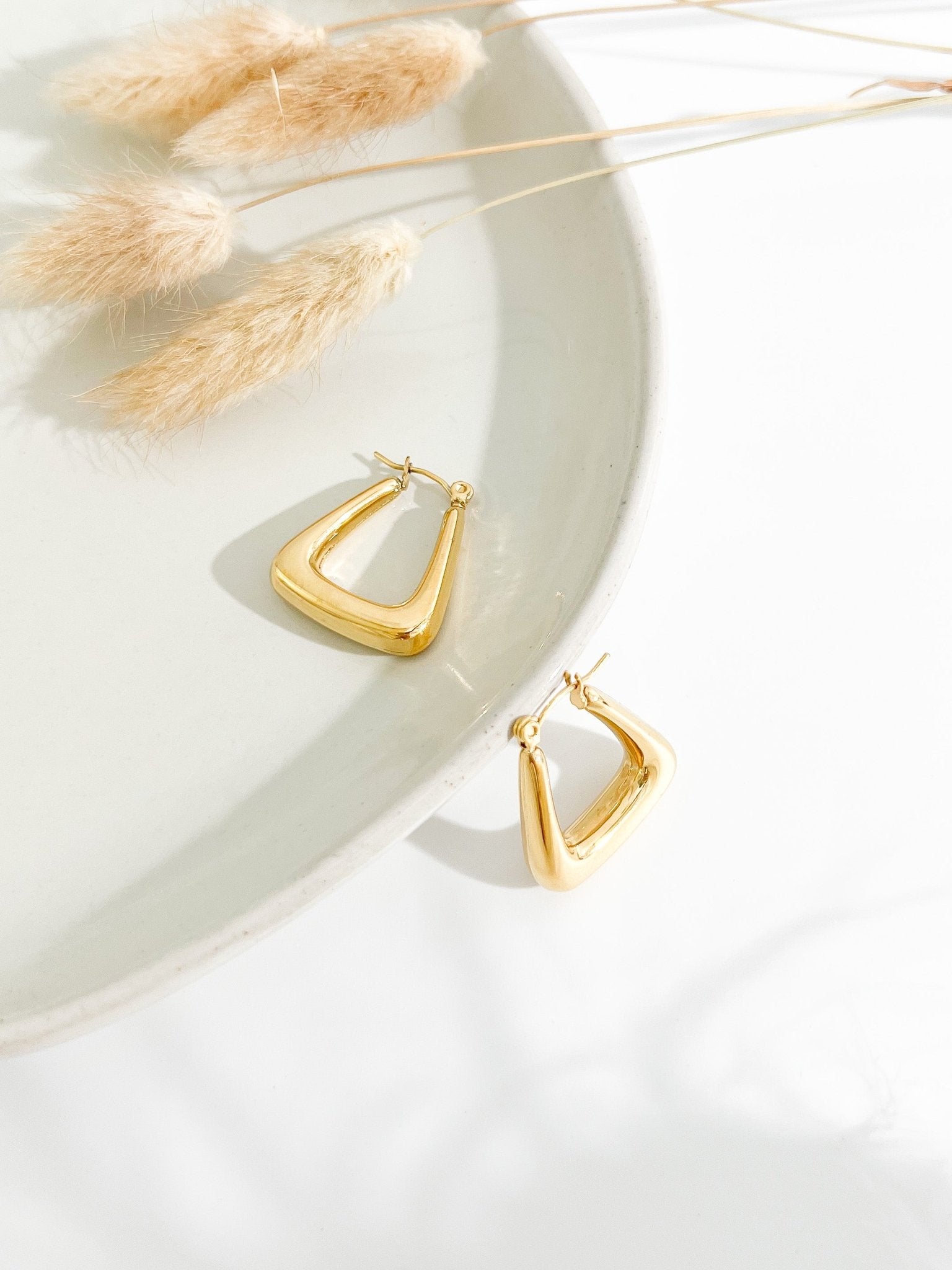 The Delta Hollow Earrings in Gold - Flaire & Co.