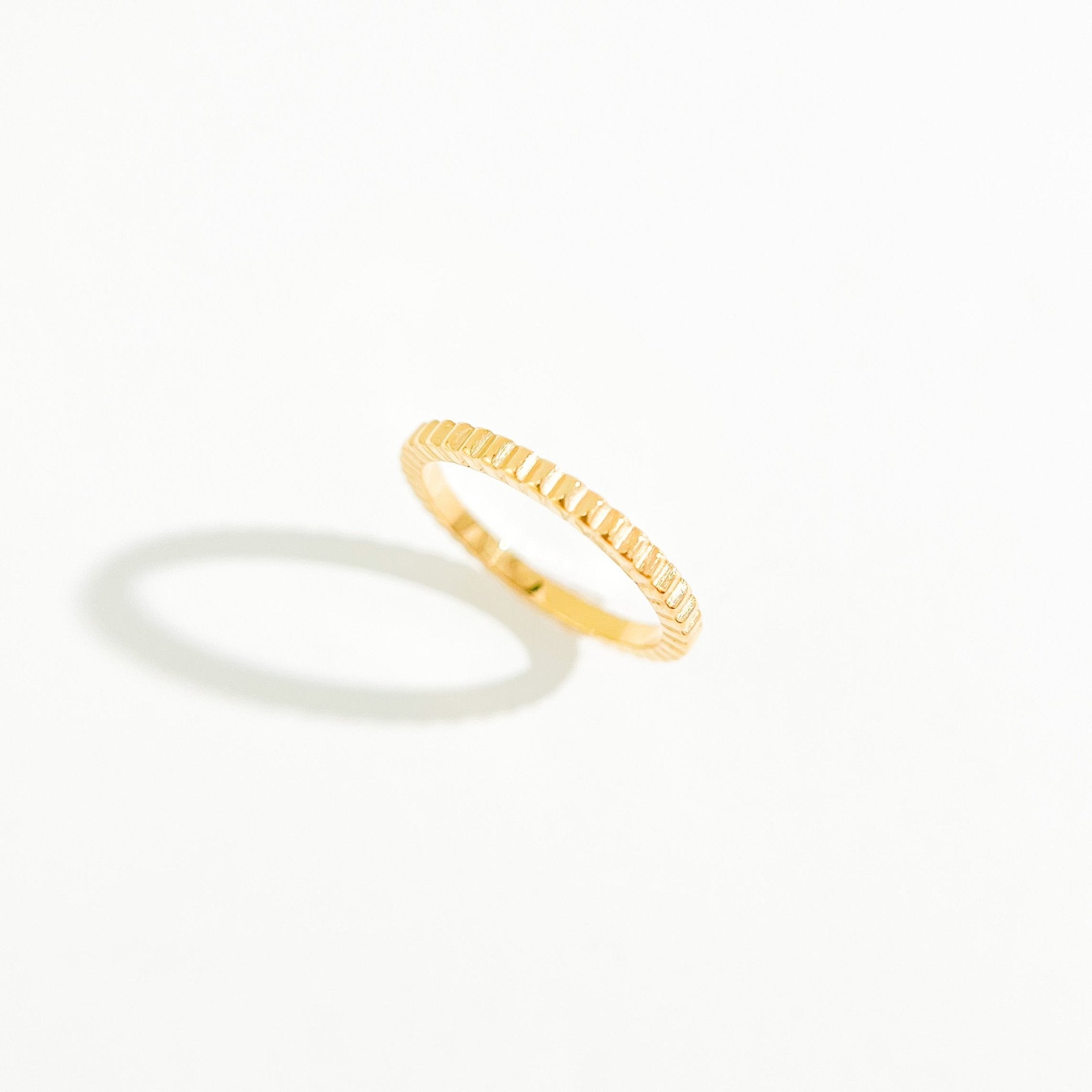 Thin Claire Ring in Gold - Flaire & Co.