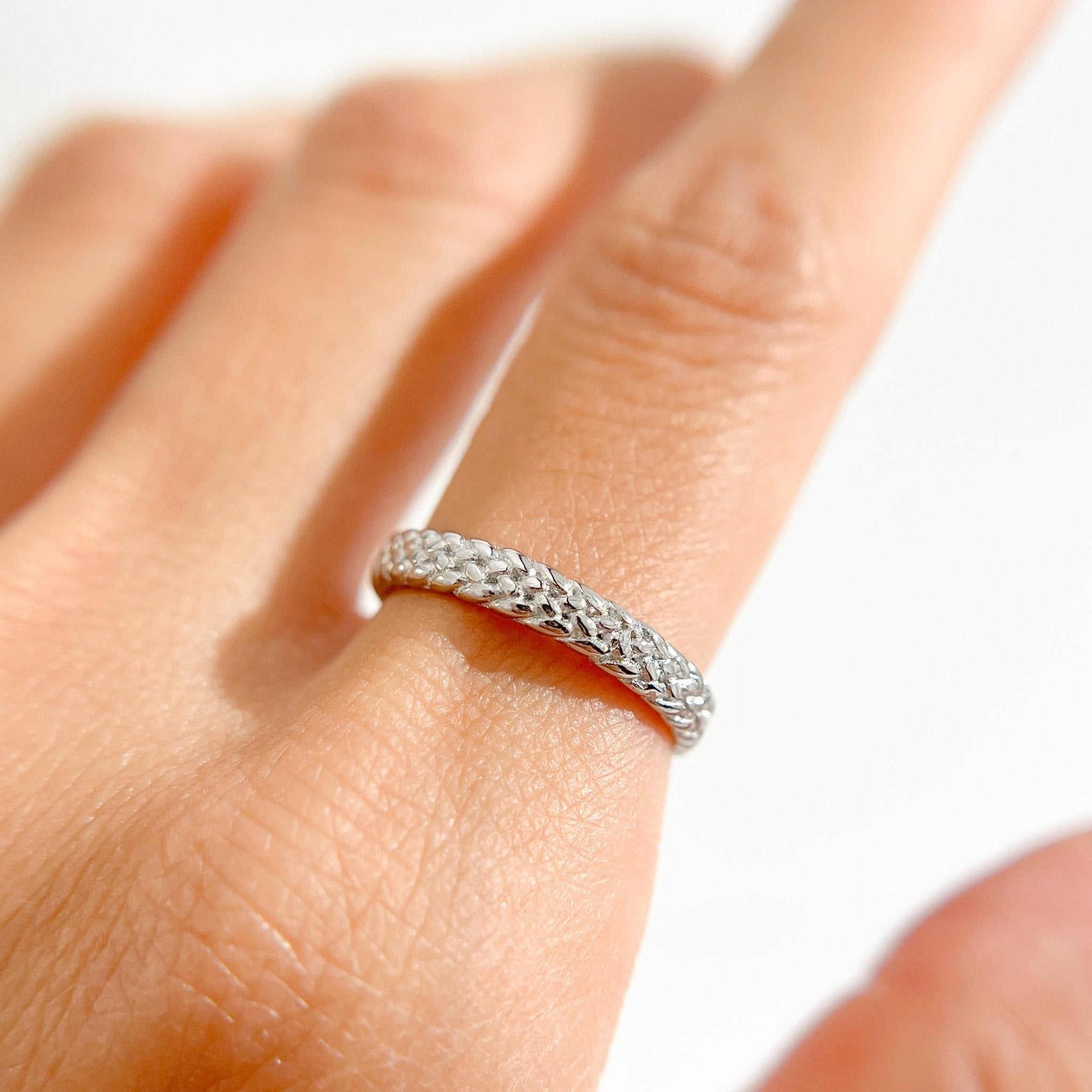 Thin Weave Ring in Silver - Flaire & Co.