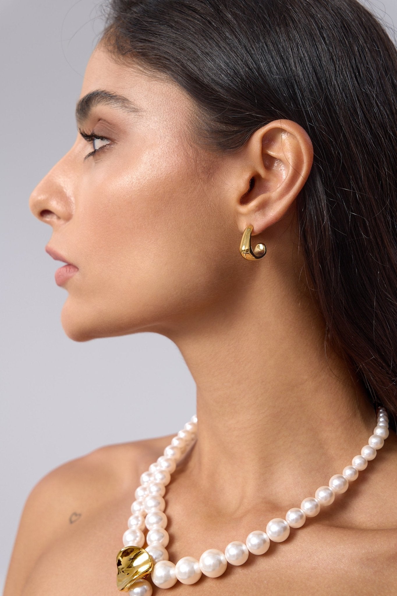 Vera Curved Mini Hoops - Flaire & Co.